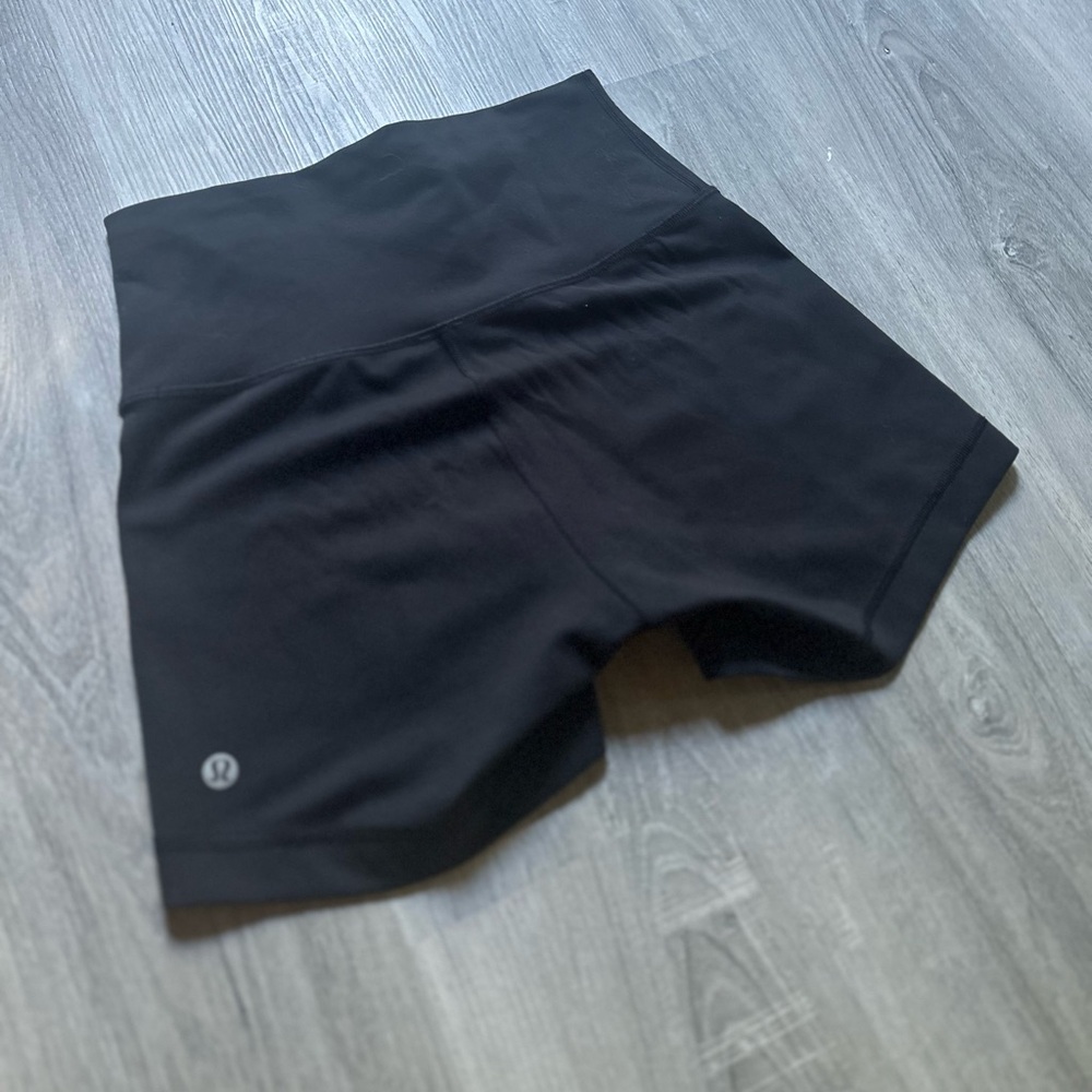 Lululemon Wunder Train Contour Fit High-Rise Shorts 4” Women's 6